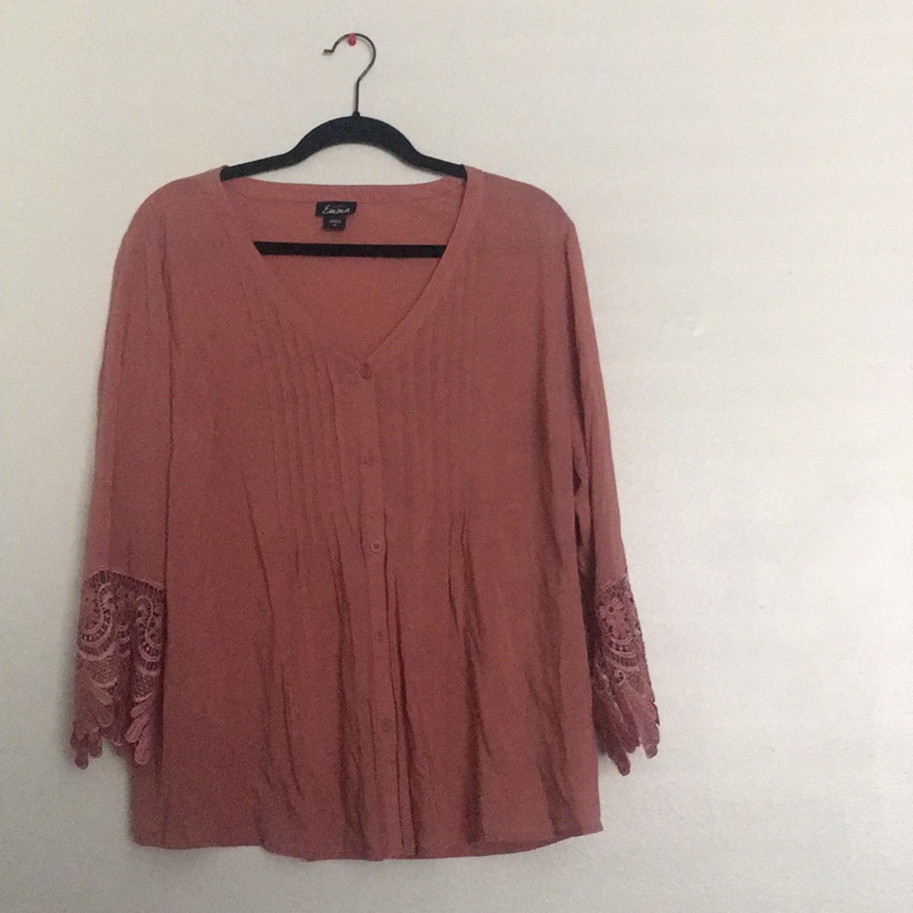 coral blouse!